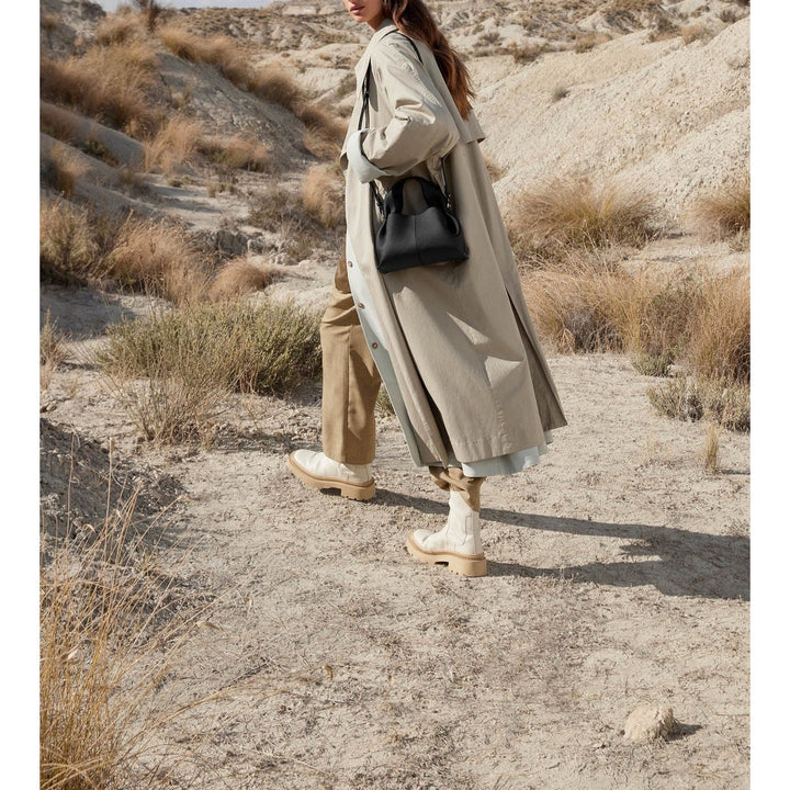 Clara | Stylish Travel Companion